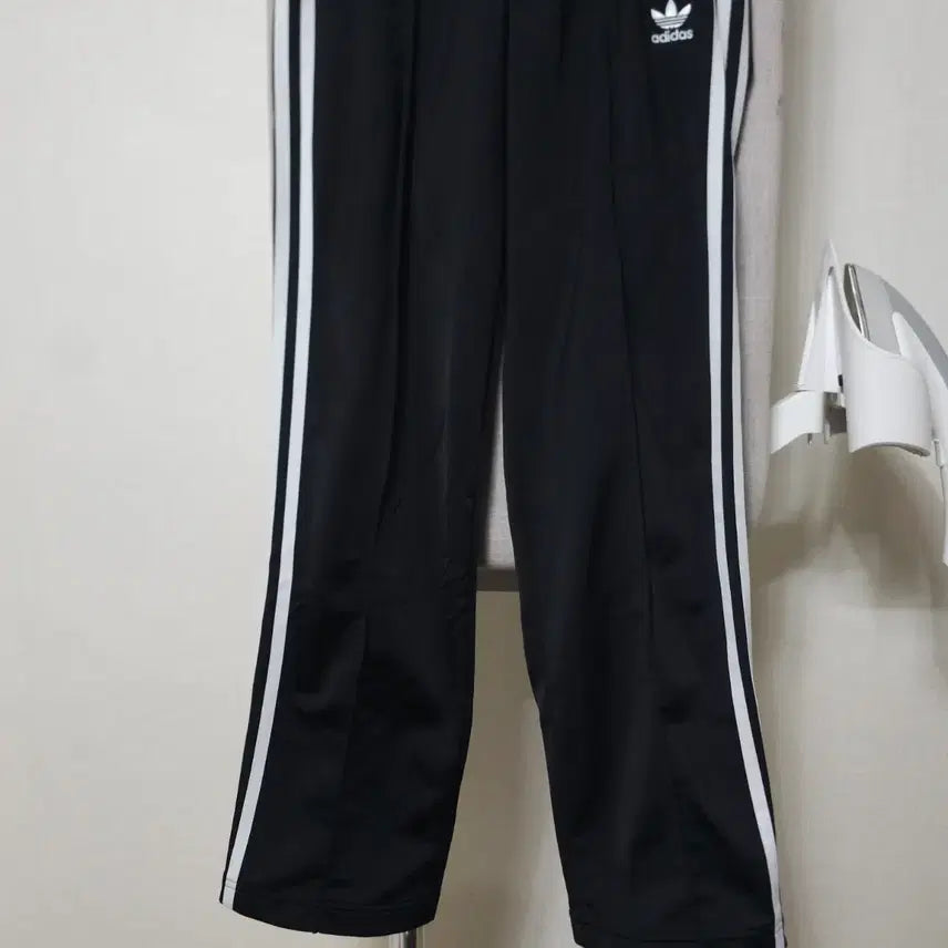 [BUNJANG] Adidas Three-Stripe Training Pants (Black) - Women&