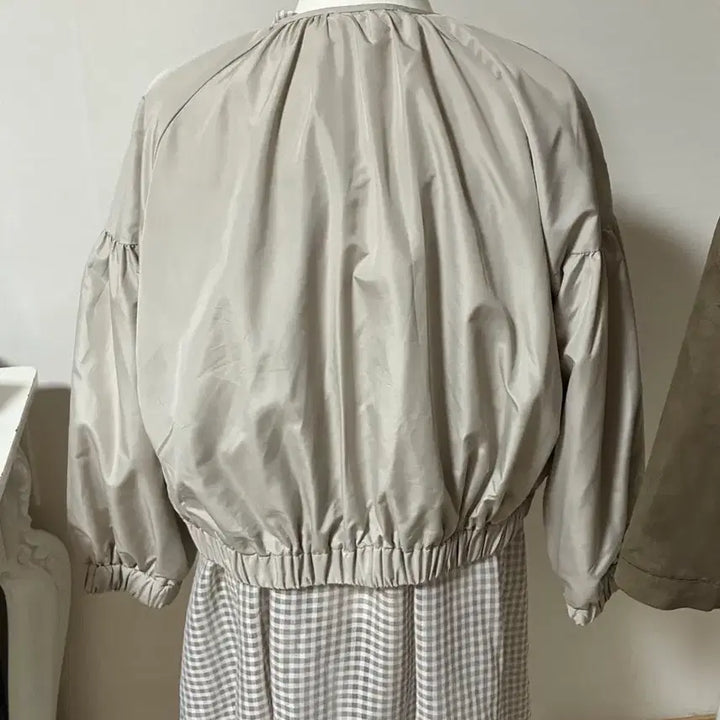 [BUNJANG] Ivory Short Windbreaker Jacket / 아이보리 숏 바막 점퍼