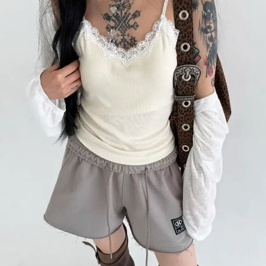 [BUNJANG] The Mysterious Hotel Lace Basic Top / 더미스테리어스호텔 레이스 베이직 탑