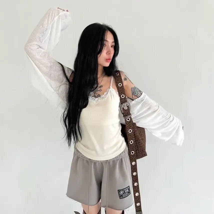 [BUNJANG] The Mysterious Hotel Lace Basic Top / 더미스테리어스호텔 레이스 베이직 탑