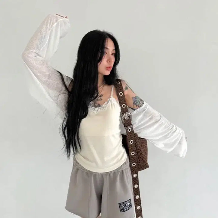 [BUNJANG] The Mysterious Hotel Lace Basic Top / 더미스테리어스호텔 레이스 베이직 탑