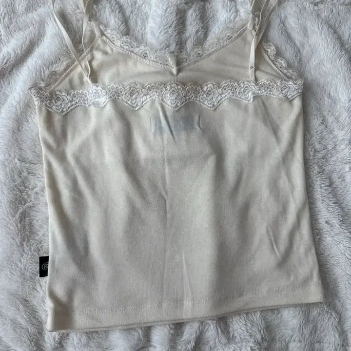 [BUNJANG] The Mysterious Hotel Lace Basic Top / 더미스테리어스호텔 레이스 베이직 탑