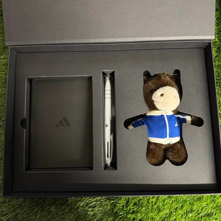 [BUNJANG] Adidas New Year Gift Pack Limited Edition / (한정판) 아디다스 뉴이어 기프트팩