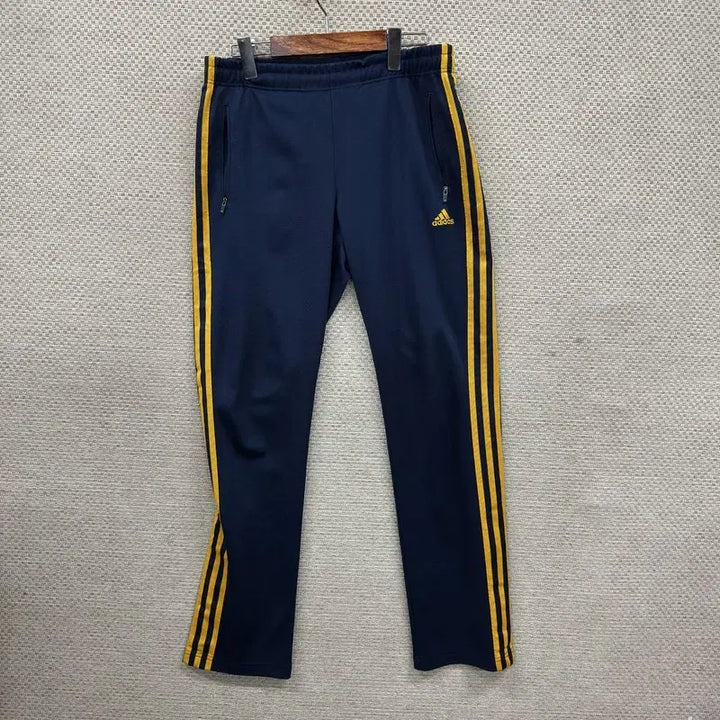 [BUNJANG] Adidas Embroidered Logo Track Pants / 아디다스 자수로고 트랙팬츠 츄리닝바지 100 A08241