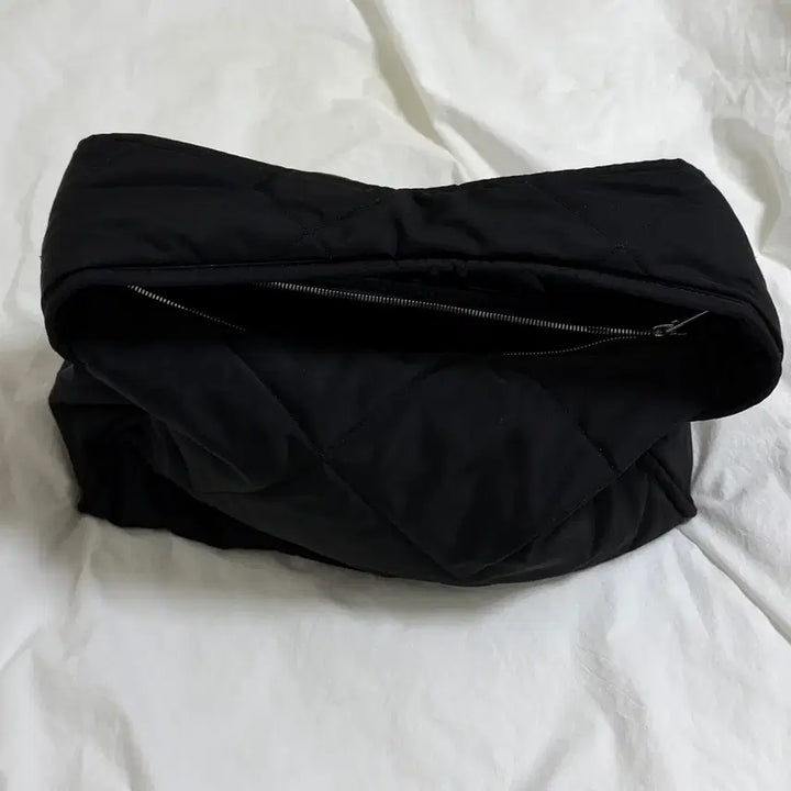 [BUNJANG] COS Diamond Quilted Bag - Black / 코스 다이아몬드 퀼티드백 블랙