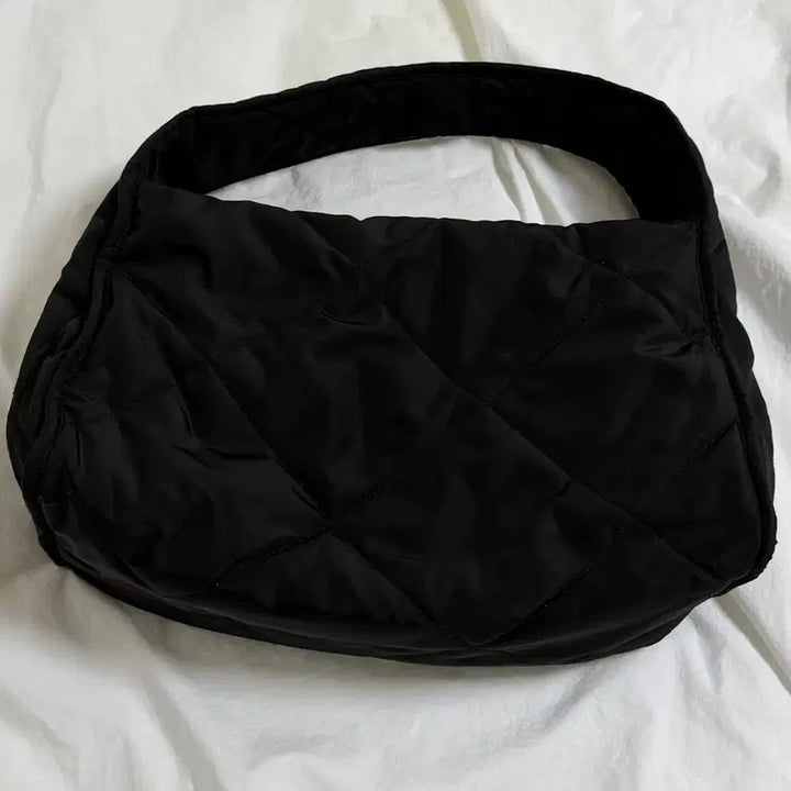 [BUNJANG] COS Diamond Quilted Bag - Black / 코스 다이아몬드 퀼티드백 블랙