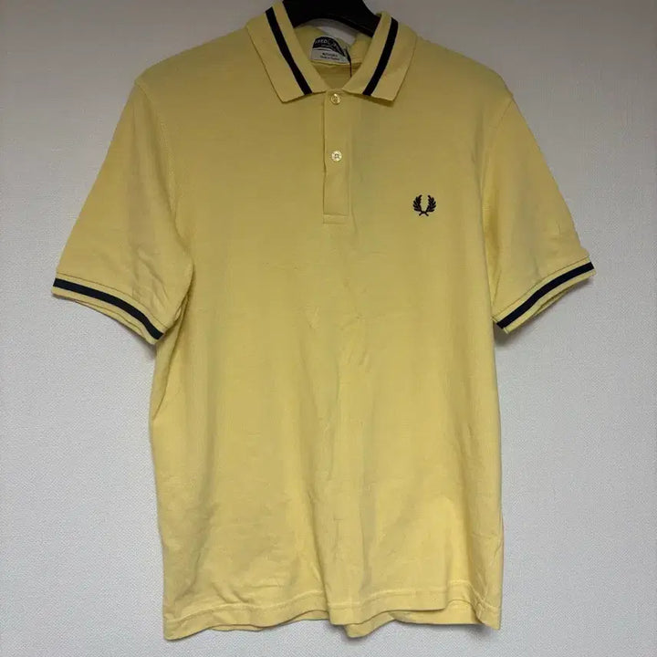 [SOLD OUT] 프레드페리 노란색 카라티 42 사이즈 새옷