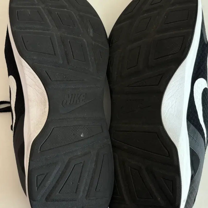 [BUNJANG] Nike Revolution 7 Black/White Sneakers / 나이키 레볼루션7 280