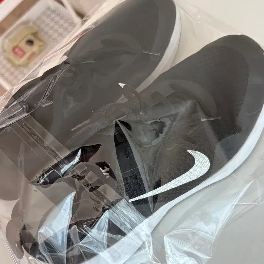 [BUNJANG] Nike Revolution 7 Black/White Sneakers / 나이키 레볼루션7 280