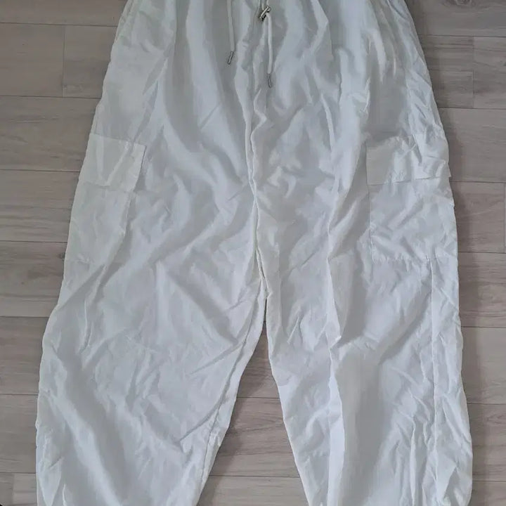 [BUNJANG] White Cargo Pants / 화이트 카고 팬츠/스트링 팬츠/조거 팬츠/건빵 바지/고무줄 바지(새 제품