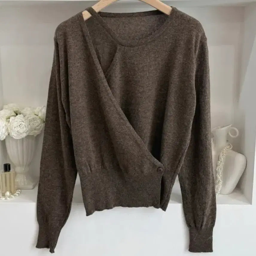 [BUNJANG] Unbalanced Halter Slit Wrap Knit Top / 1회 잠깐 착용, 무배/ 언발 홀터 트임 랩 니트티