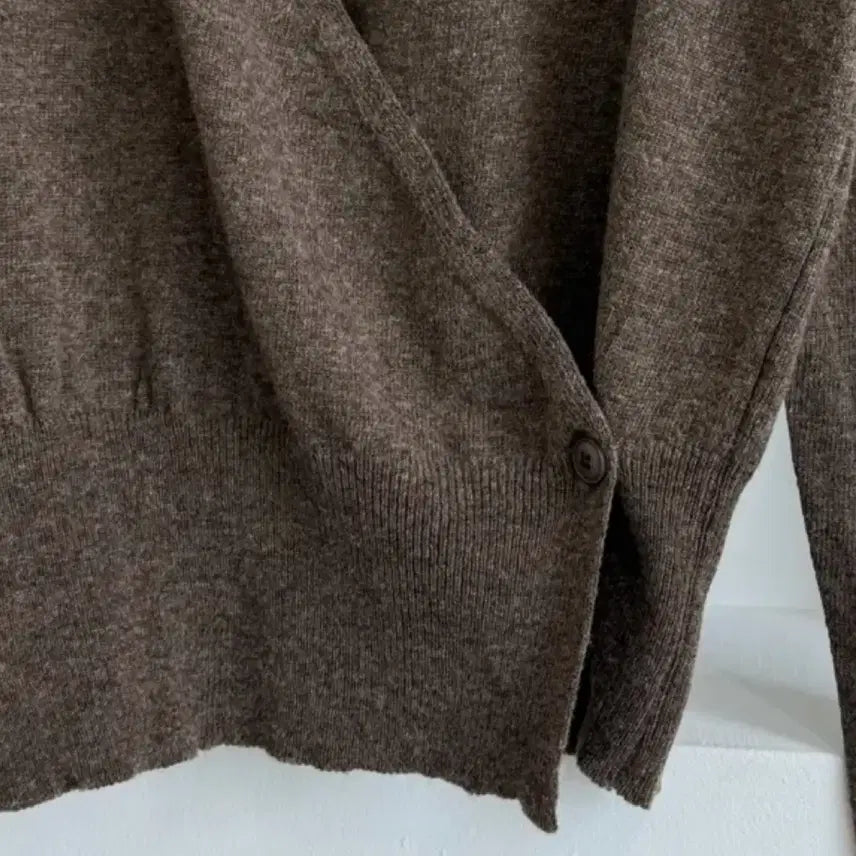 [BUNJANG] Unbalanced Halter Slit Wrap Knit Top / 1회 잠깐 착용, 무배/ 언발 홀터 트임 랩 니트티