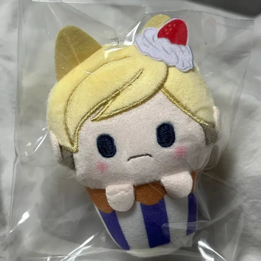 [BUNJANG] Attack on Titan Erwin Cupcake Tapinui / 진격의 거인 엘빈 컵케이크 타피누이