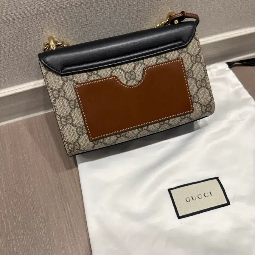 [BUNJANG] Gucci Padlock GG Supreme Chain Bag Small / 구찌 패드락 GG 수프림 체인백 스몰