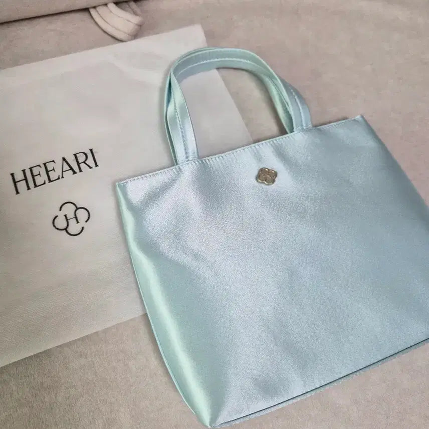 [SOLD OUT] 택포>히어리 마리 실크 토트백 블루