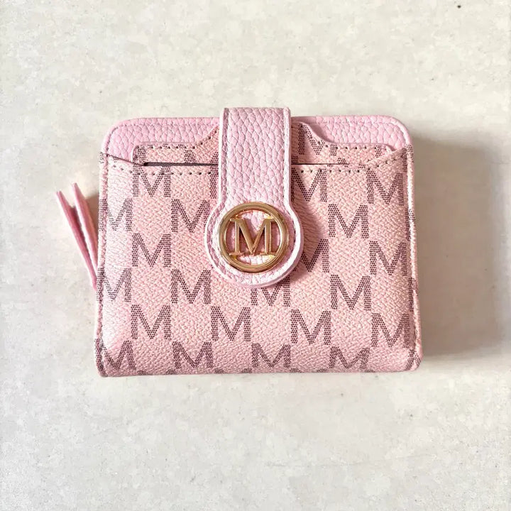 [BUNJANG] M Logo Bifold Wallet / 가볍게 들기좋은 M로고 반지갑