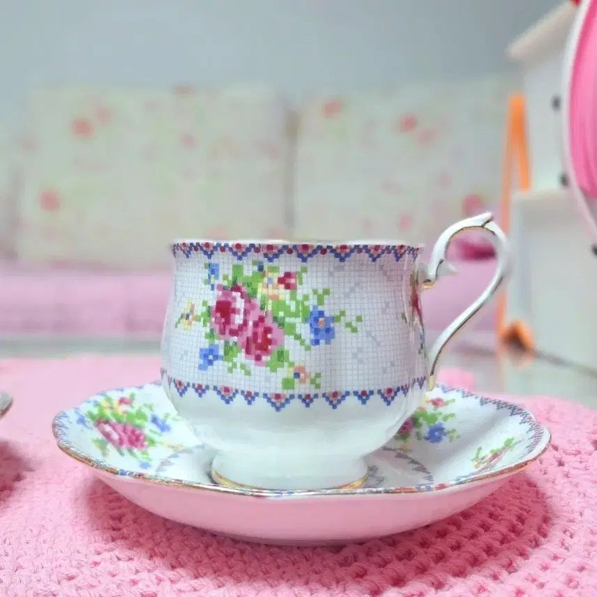 [BUNJANG] Royal Albert Petit Point Duo Teacup Set / 앤틱/엔틱/빈티지 로얄알버트 쁘티니들 듀오 찻잔 2조세트