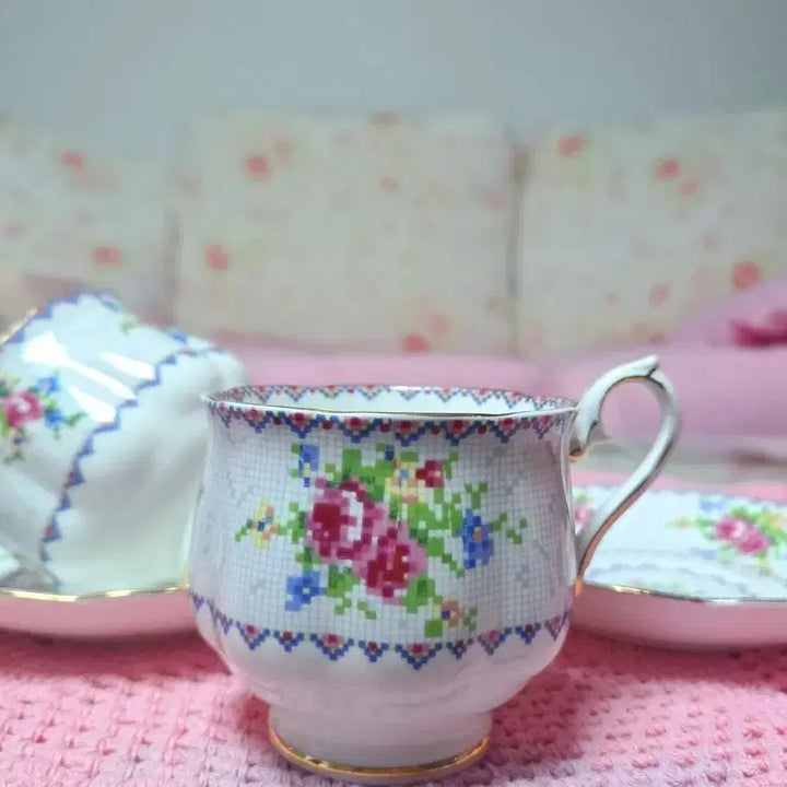 [BUNJANG] Royal Albert Petit Point Duo Teacup Set / 앤틱/엔틱/빈티지 로얄알버트 쁘티니들 듀오 찻잔 2조세트