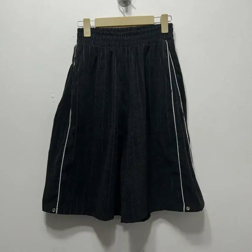 [BUNJANG] Black Check Pattern Wide Shorts Skirt F / 체크 패턴 블랙 반바지 와이드바지 스커트 F