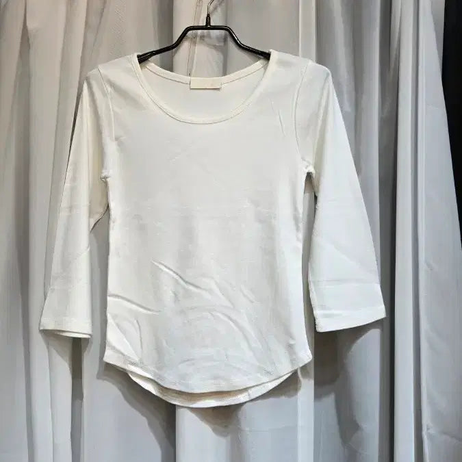 [BUNJANG] Ivory Short Sleeve Top with Asymmetrical Hem / 7부 밑단유 언발 아이보리 반팔