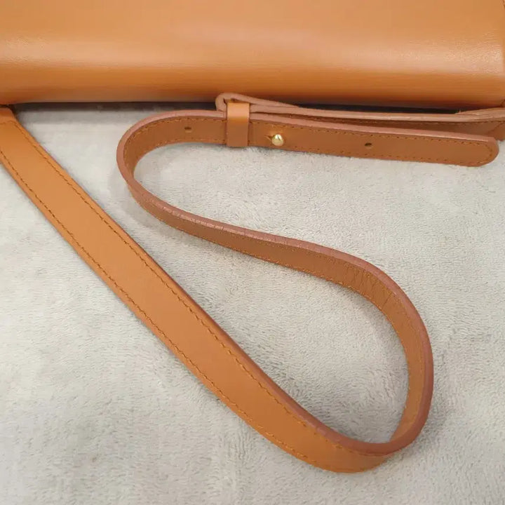 [BUNJANG] Laraout Mango Bag Camel Shoulder Bag / 라라우트 망고백 카멜로 숄더백