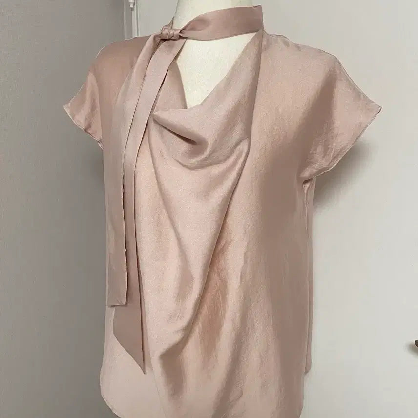 [BUNJANG] New Satin Short-Sleeve Tie Blouse / (공장재고정리/새상품/ss신상)새틴 반팔 타이 블라우스
