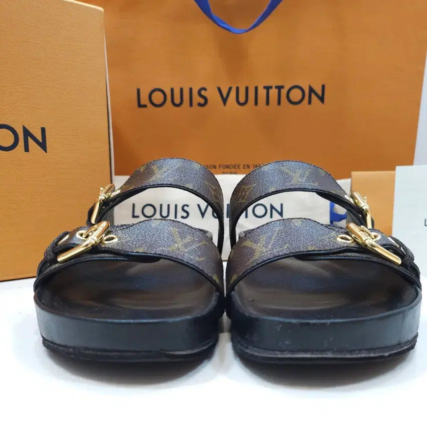[SOLD OUT] A / 37(240) 루이비통 봄 디아 플랫 컴포트 슬리퍼 모노그램