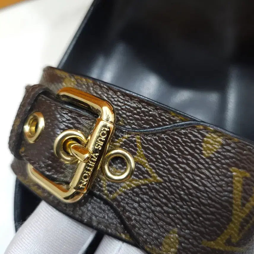 [SOLD OUT] A / 37(240) 루이비통 봄 디아 플랫 컴포트 슬리퍼 모노그램