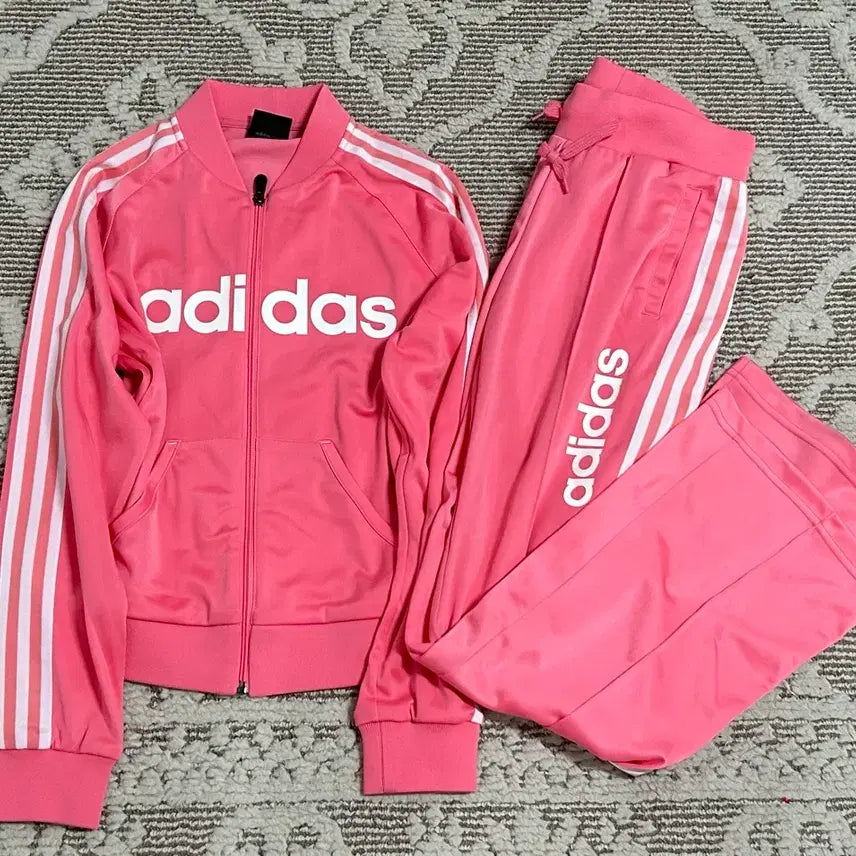 [BUNJANG] Adidas Spellout Semi Bootcut Training Set / 아디다스 스펠아웃 핑크 딱붙핏 세미부츠컷 트레이닝 세트 셋업