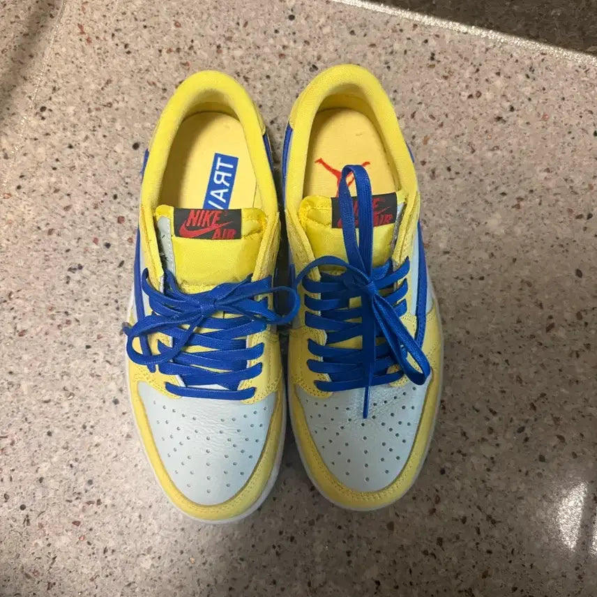 [SOLD OUT] 나이키 트래비 스캇 카나리 250 사이즈