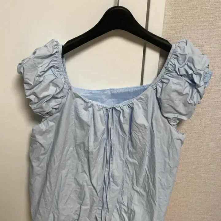[BUNJANG] Shirring Crop Blouse - Sky Blue / 셔링 크롭 블라우스 하늘색