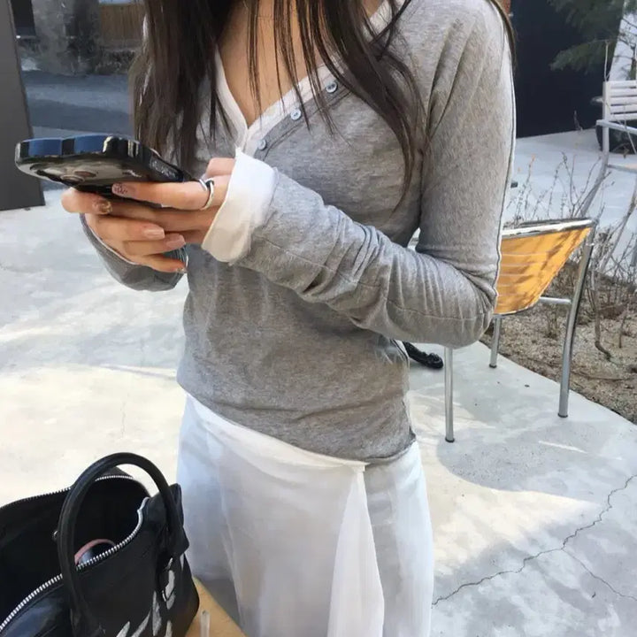 [BUNJANG] Nohp V-Neck Button Tee / 노프 브이넥 버튼 티