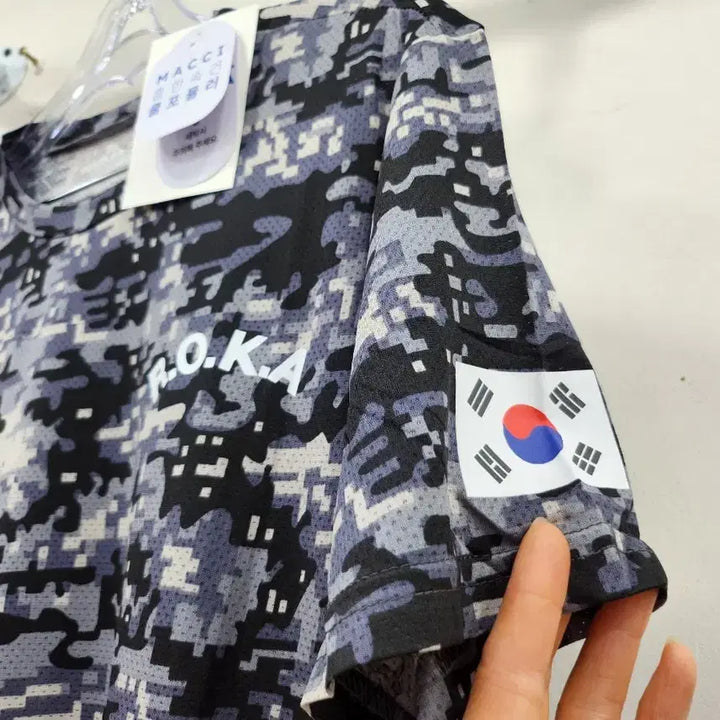 [BUNJANG] ROKA Digital Short Sleeve T-shirt / 로카디지털반팔