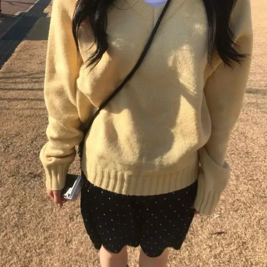 [BUNJANG] Chicpony Soft V-neck Loose Fit Knit / 에이블리 치키포니 소프트 브이넥 루즈핏 니트 교신