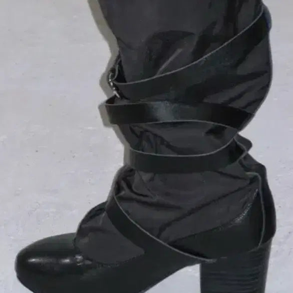 [BUNJANG] DEINET Buckle Embellished Heel Boots Black / DEINET 다이닛 버클 장식 힐 부츠 블랙