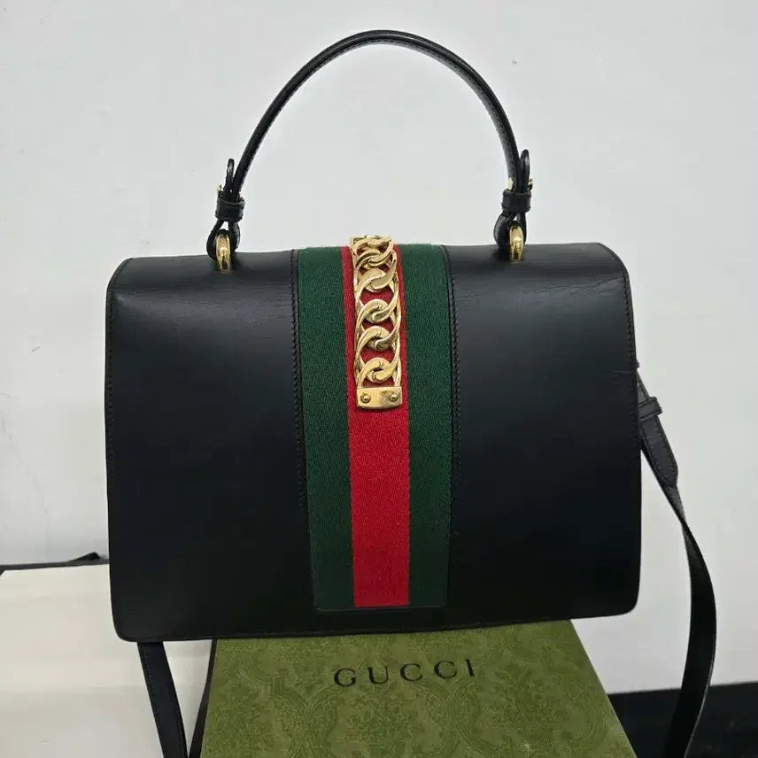 [BUNJANG] Gucci Sylvie Medium Top Handle Bag / [정품] 구찌 실비 미디엄 탑핸들백
