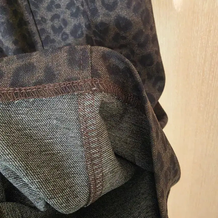 [BUNJANG] Leopard Print Curved Wide-Leg Pants / 난리난 레오파드 와이드 팬츠 커브드팬츠