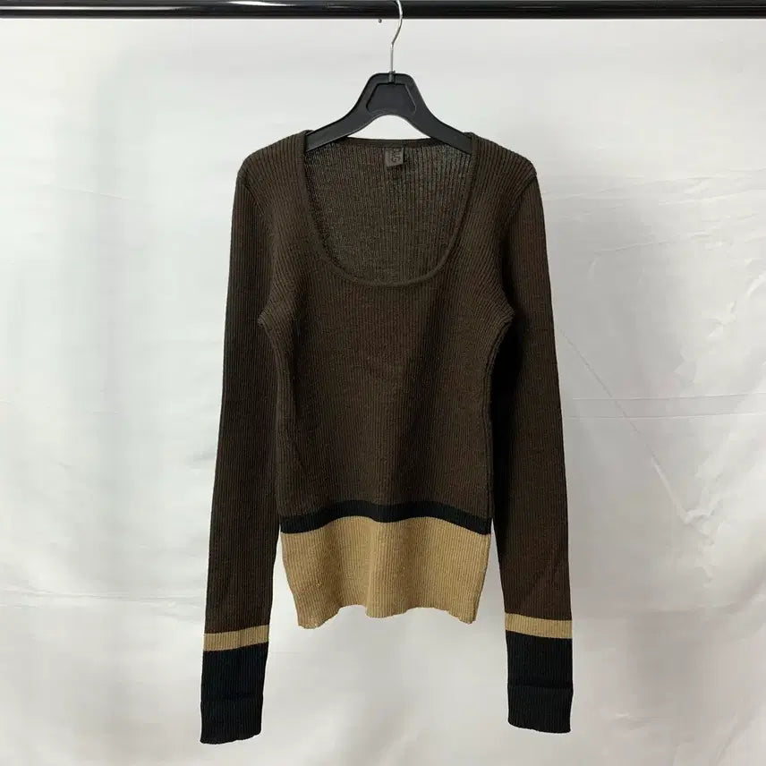 [BUNJANG] Dolce &amp; Gabbana Ribbed Knit Top / 돌체앤가바나 리브드 니트 탑