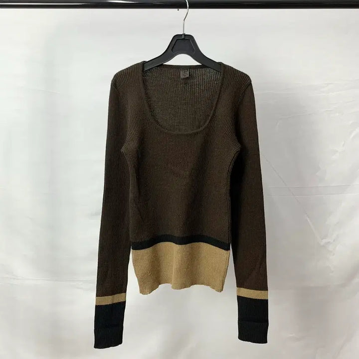 [BUNJANG] Dolce &amp; Gabbana Ribbed Knit Top / 돌체앤가바나 리브드 니트 탑