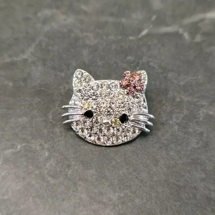 [BUNJANG] Hello Kitty Cubic Pin Brooch / 헬로키티 핀 브로치