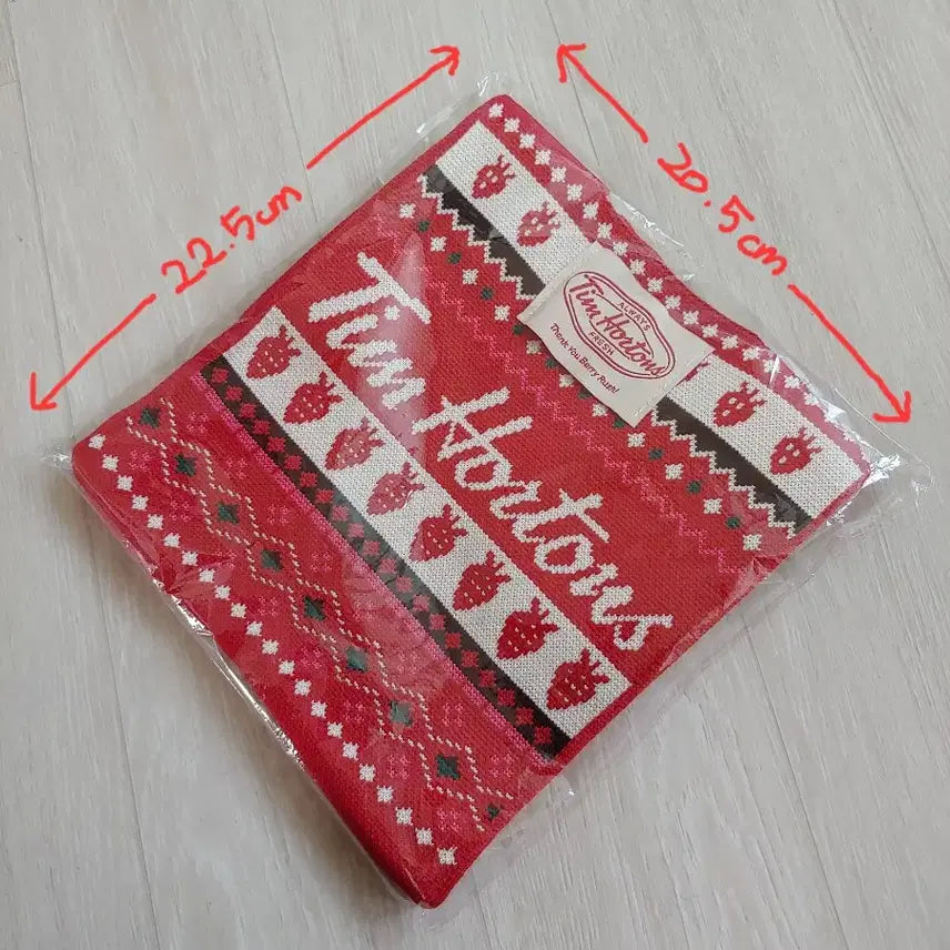 [BUNJANG] Tim Hortons Strawberry Knit Bag / 팀홀튼 스트로베리 니트백