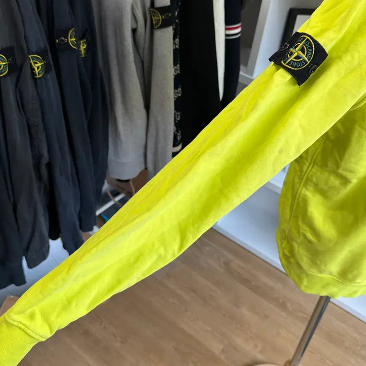 [BUNJANG] Stone Island Fluorescent Sweatshirt XL / [새상품급,xl] 스톤아일랜드 형광 맨투맨 후드티 긴팔티 기모티