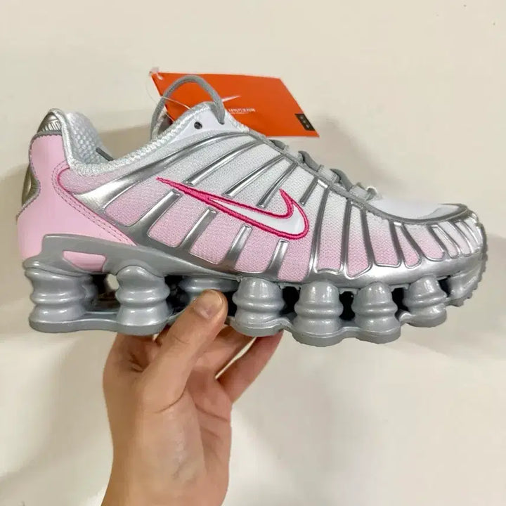 [SOLD OUT] (230)(새상품)나이키 스니커즈 샥스 tl 메탈릭 실버 핑크