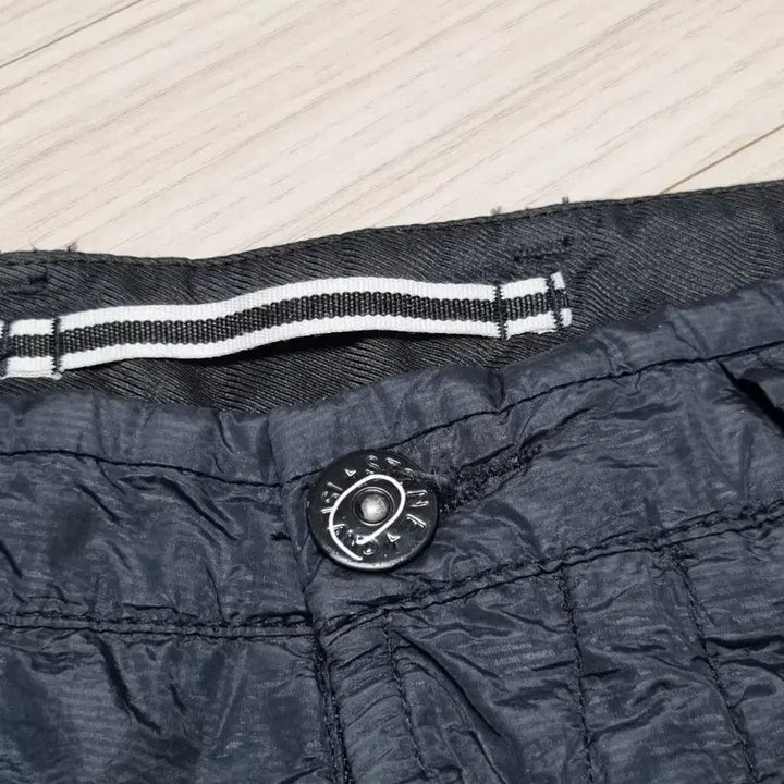[BUNJANG] Stone Island Seersucker Nylon Pants / 스톤아일랜드 시어서커 나일론 팬츠