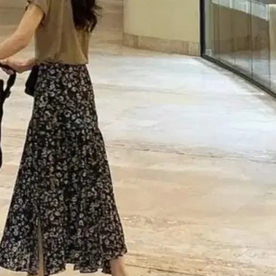 [BUNJANG] Time Flower Pattern Skirt (Size 44) / 타임 플라워 스커트 44사이즈