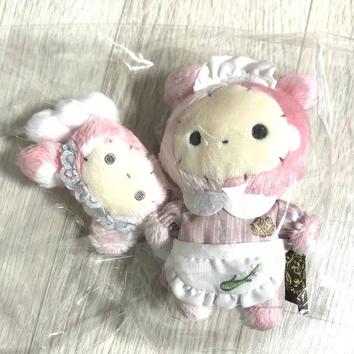 [SOLD OUT] 산리오 센티멘탈 서커스 호텔 메이드 키링 누이 인형 + 뱃지 일괄