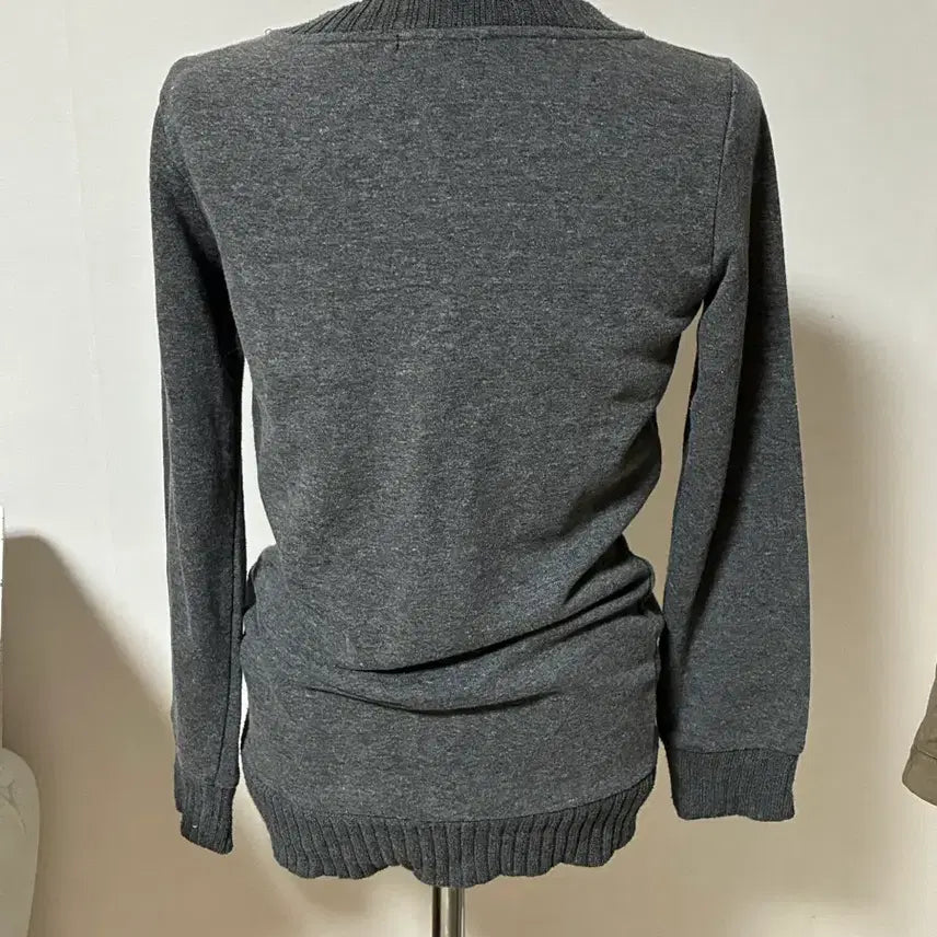 [BUNJANG] W2K V-Neck Knit Sweater / 와투케 브이넥 니트