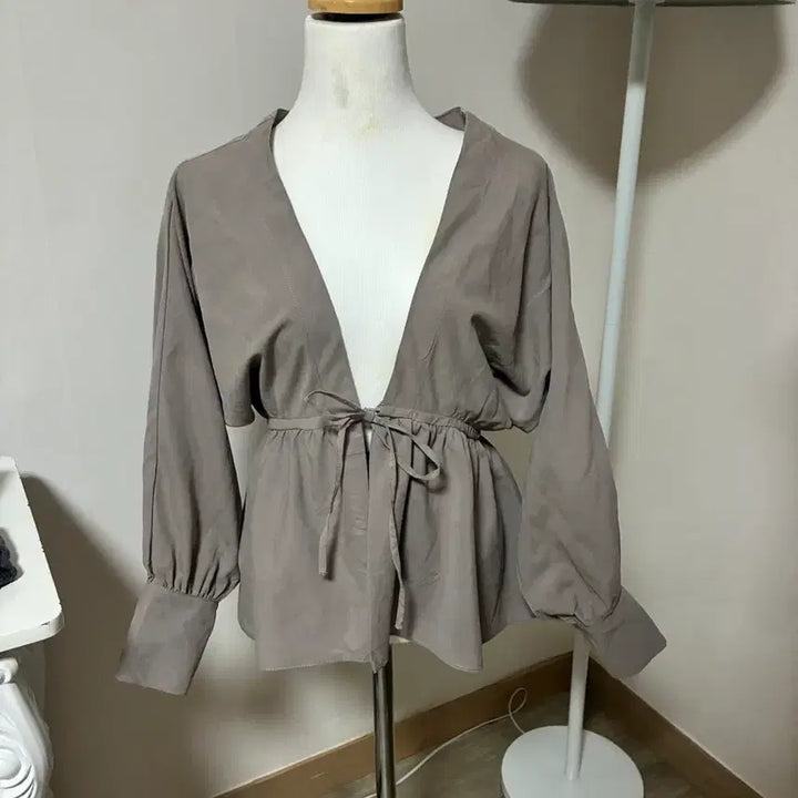 [BUNJANG] Brown Shirred Tie Blouse / 브라운 셔링 끈 블라우스