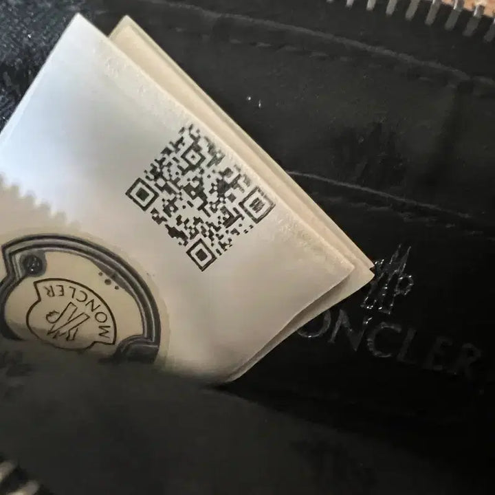 [BUNJANG] Moncler Crossbody Bag Limited Edition / 몽클레어 크로스백 새상품급 한정판