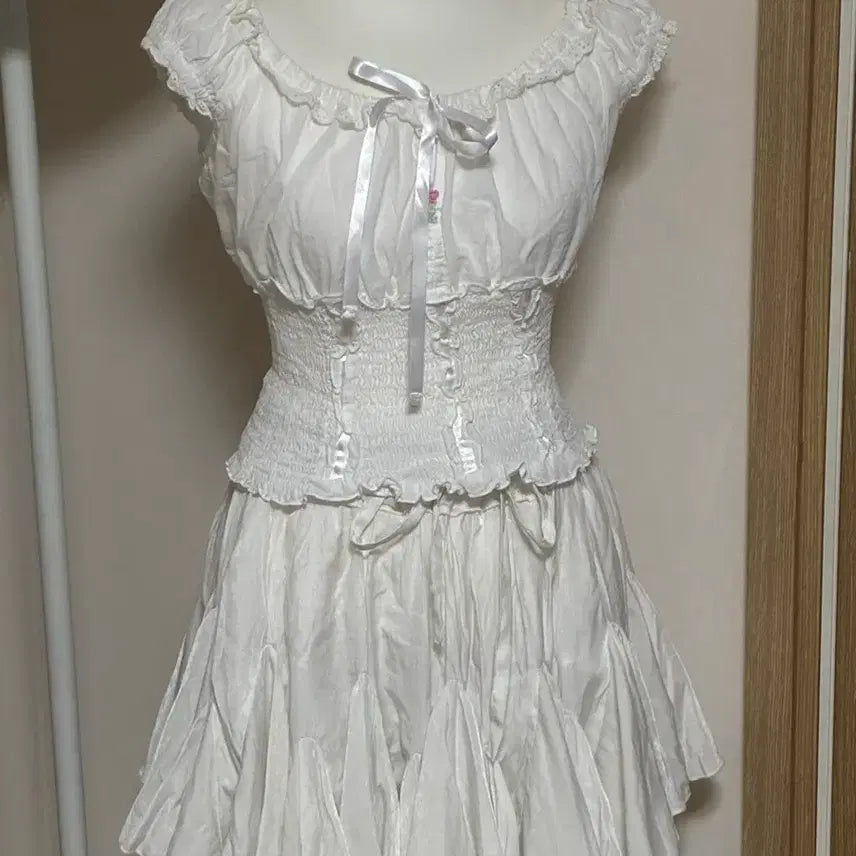 [BUNJANG] White Shirred Blouse &amp; Skirt Set / 화이트 셔링 블라우스 &amp; 스커트 세트